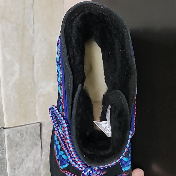 UGG Women's Classic Mini II Braid Platform Boot - Picture 9 of 10